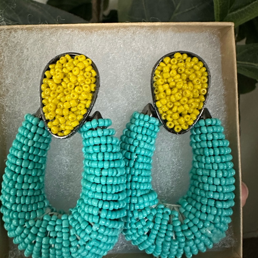 Vintage Beaded Earrings - Picture 5 of 8